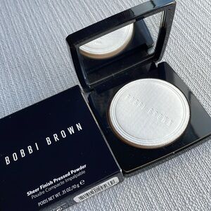 Bobbi Brown Sheer Finish Pressed Setting Powder - pale yellow